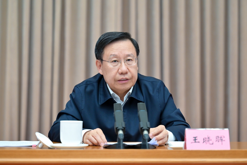王晓晖主持召开省委警示教育会强调
把开展警示教育作为重要内容抓紧抓好
教育引导全省党员干部知止存畏遵规守纪
施小琳田向利出席「相关图片」